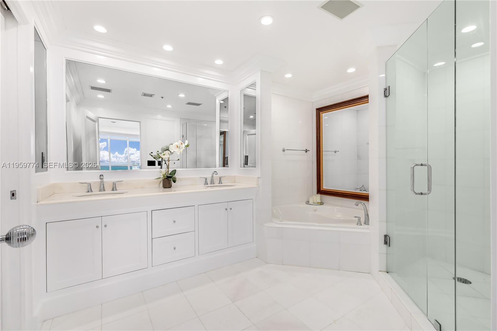 SUNSET HARBOUR NORTH COND - Residential