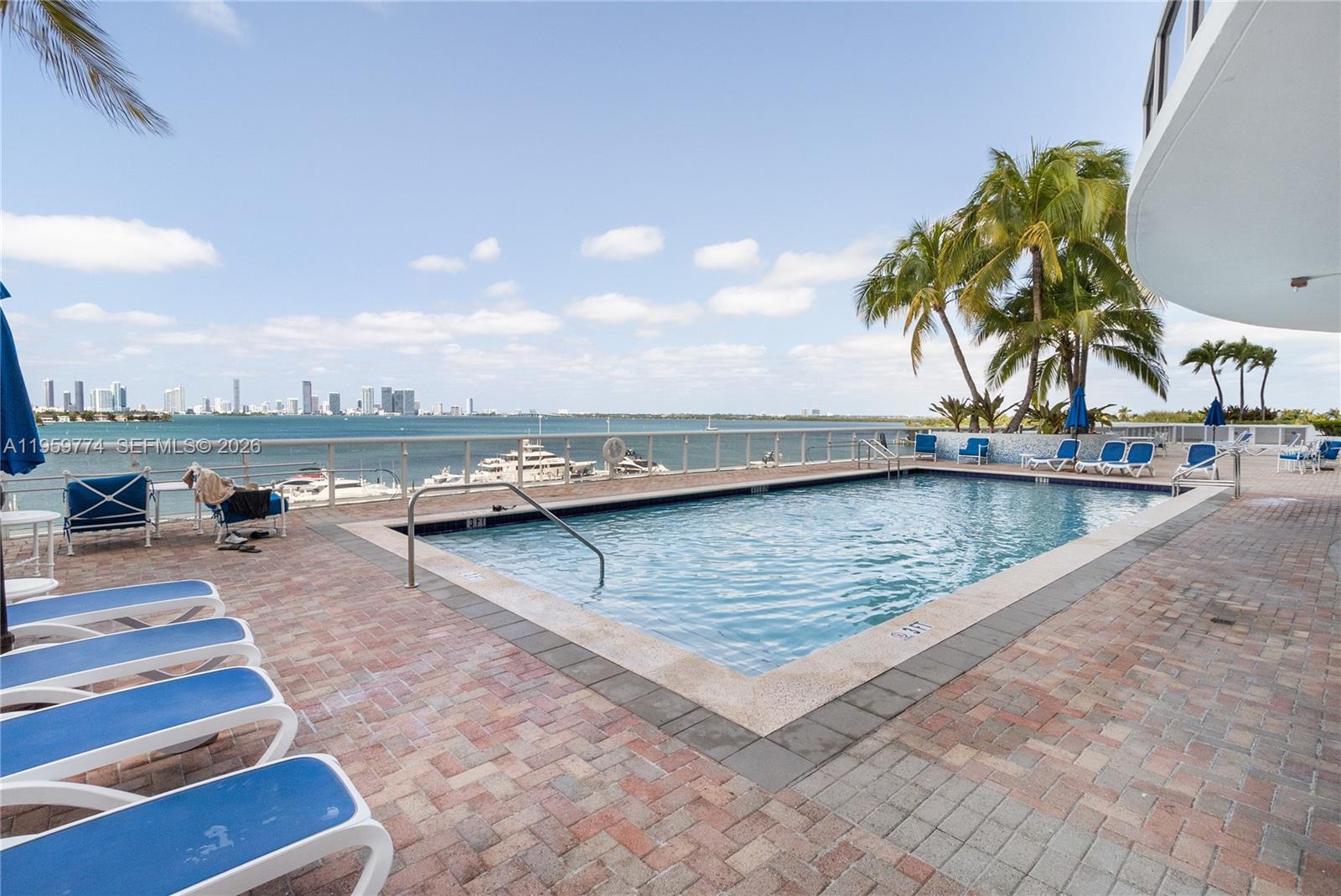 SUNSET HARBOUR NORTH COND - Residential