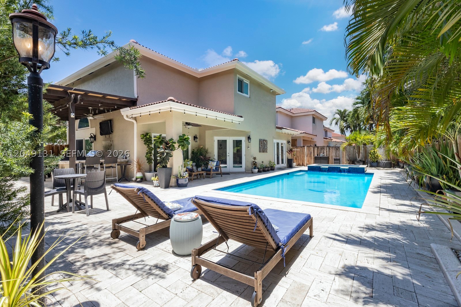 DORAL MEADOWS 1ST ADDN - Residential