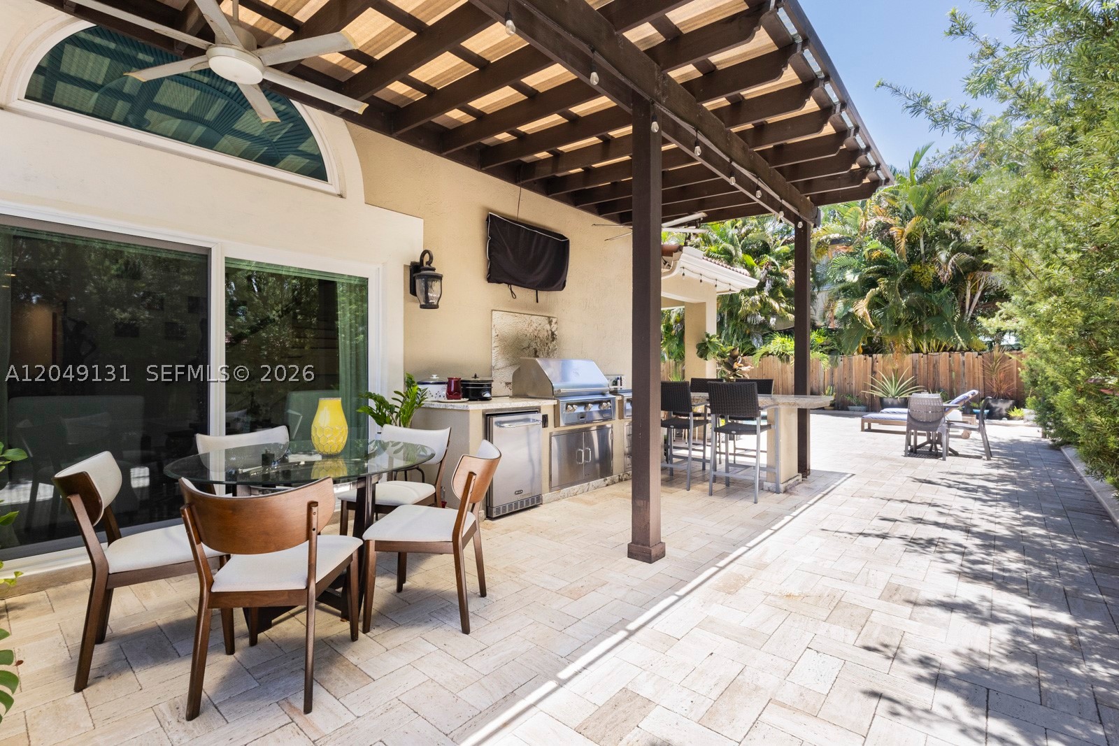 DORAL MEADOWS 1ST ADDN - Residential