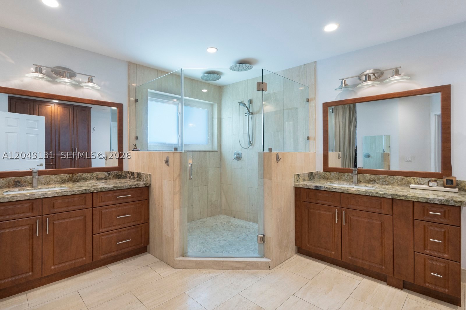DORAL MEADOWS 1ST ADDN - Residential