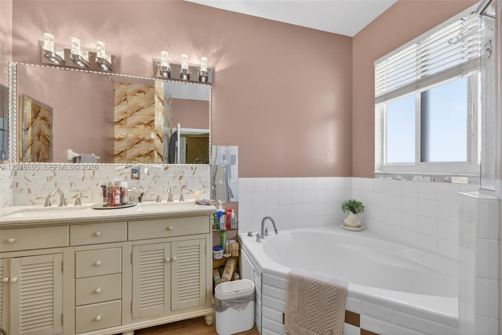 FLORIDIAN BAY ESTATES SOU - Residential