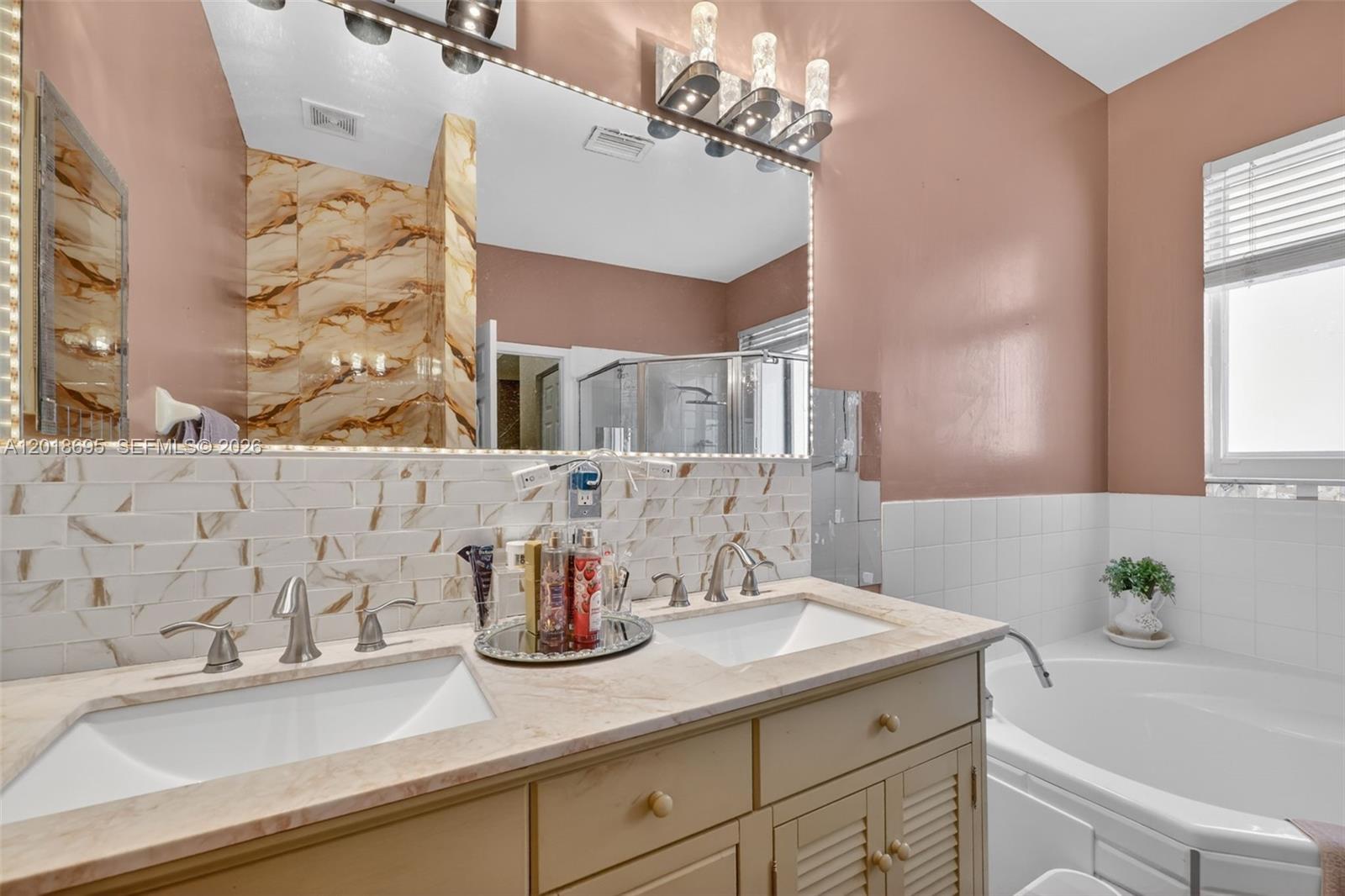 FLORIDIAN BAY ESTATES SOU - Residential