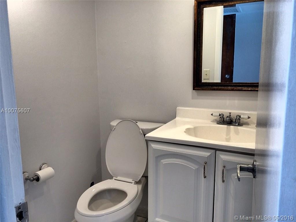 Ocean Park Condo - Residential Lease