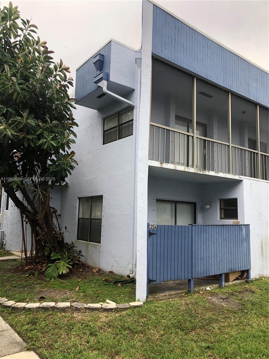 Excellent 2 Story corner townhouse 3 Bed, 3 bath in Davie, just a few steps to NOVA UNIVERSITY and majors express ways. Property is updated with remodeled kitchen and washer/dryer. Also the unit has one bedroom/bath in the 1st floor , large family room and small patio. 2 bed/2 bath upstairs with large terrace. Owner will pay the special assessment at closing . As per owner cash offers lower than $300,000 will not be considered, no low balls.