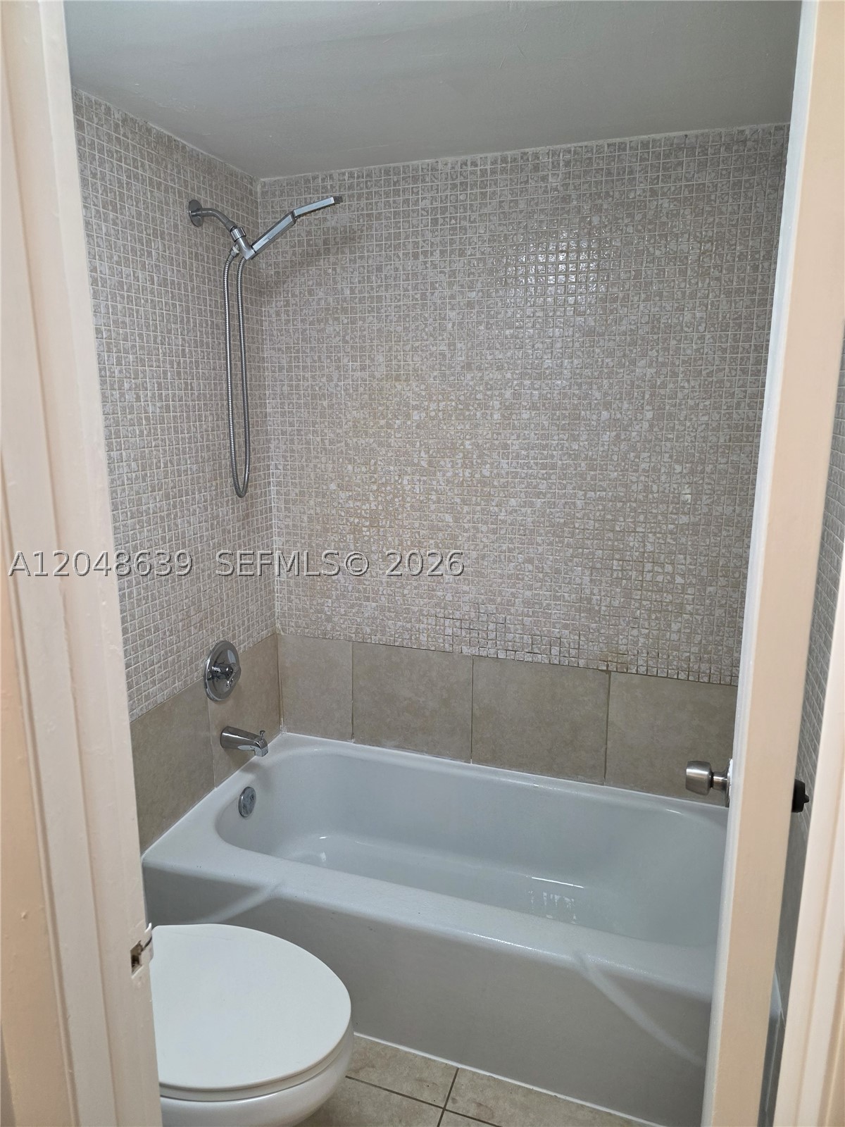 INVERRARY GARDENS CONDO I - Residential Lease