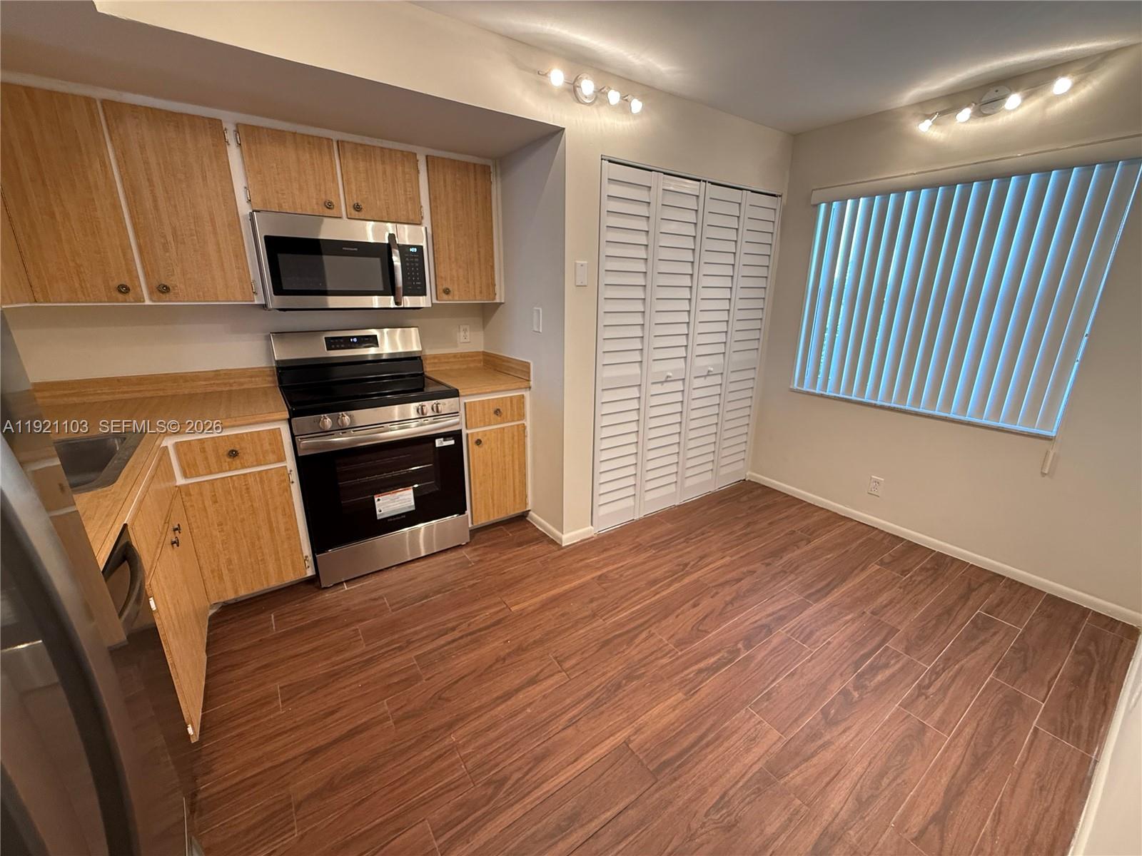 5 OF PALM SPRINGS 2 CONDO - Residential