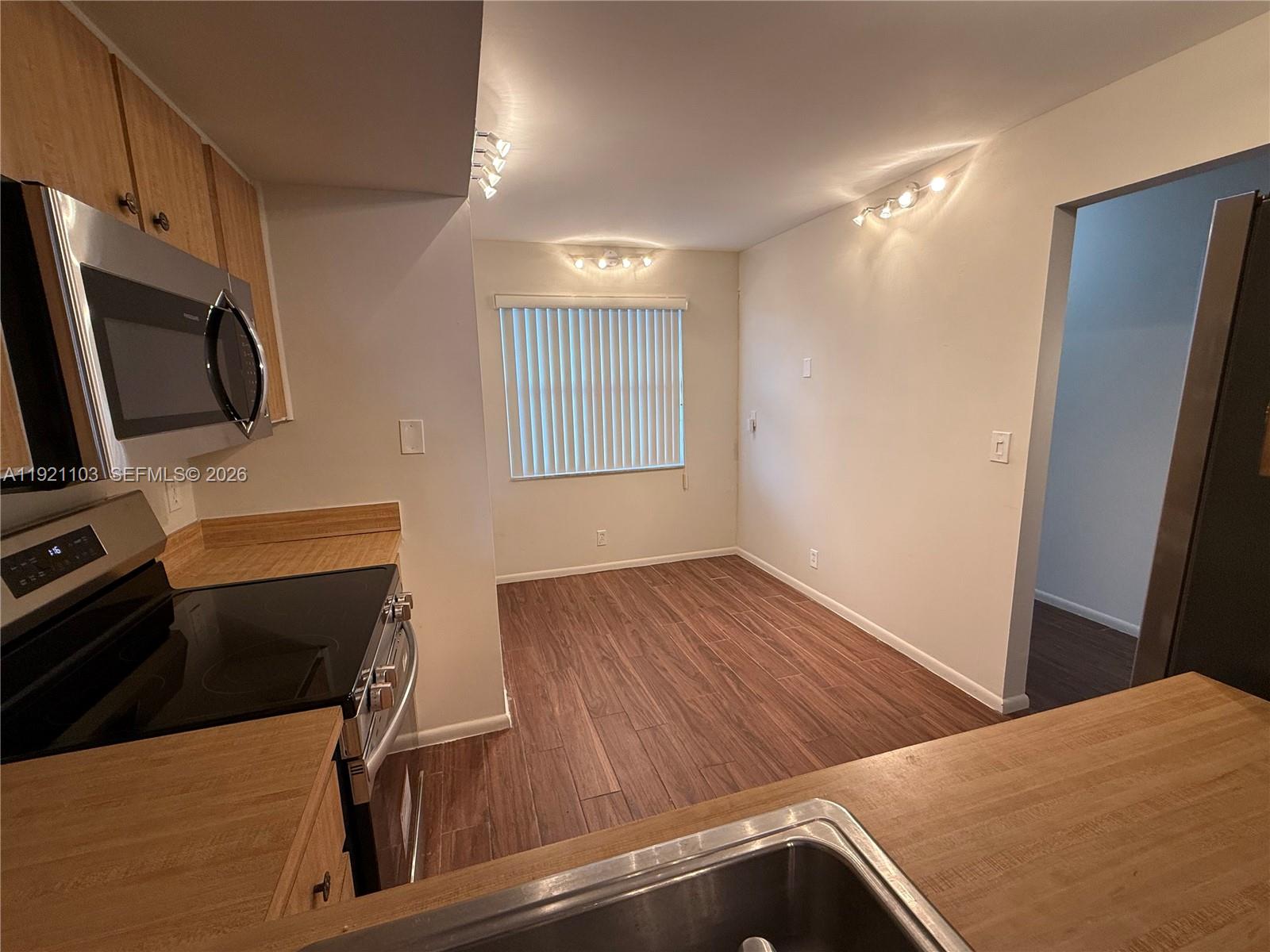 5 OF PALM SPRINGS 2 CONDO - Residential