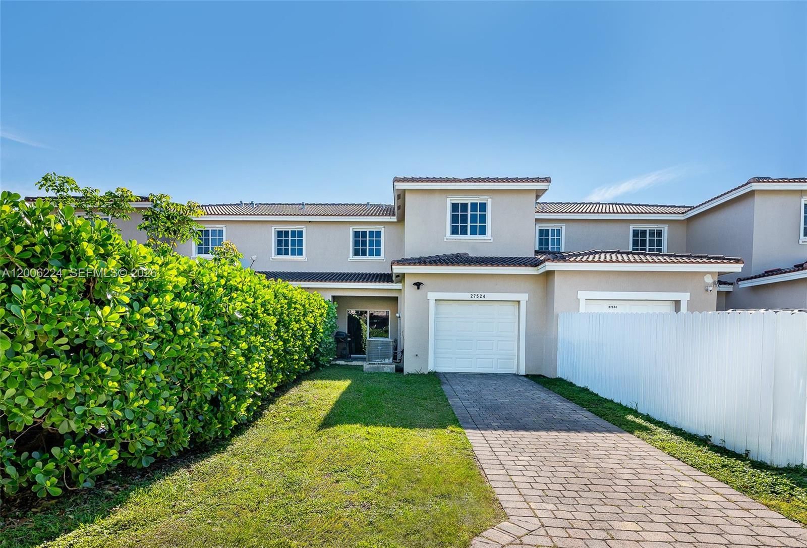 MANDARIN LAKES - Residential