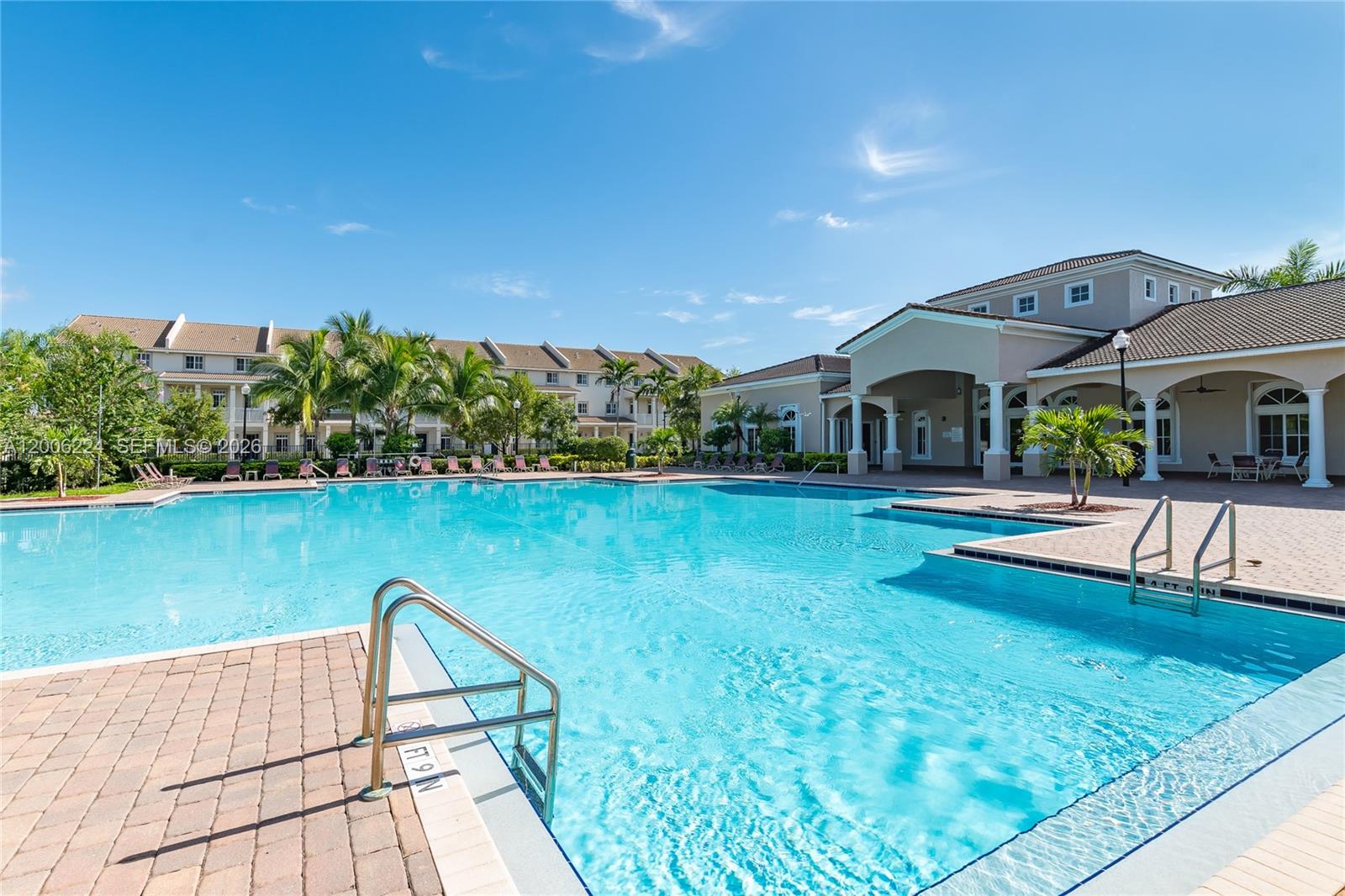 MANDARIN LAKES - Residential