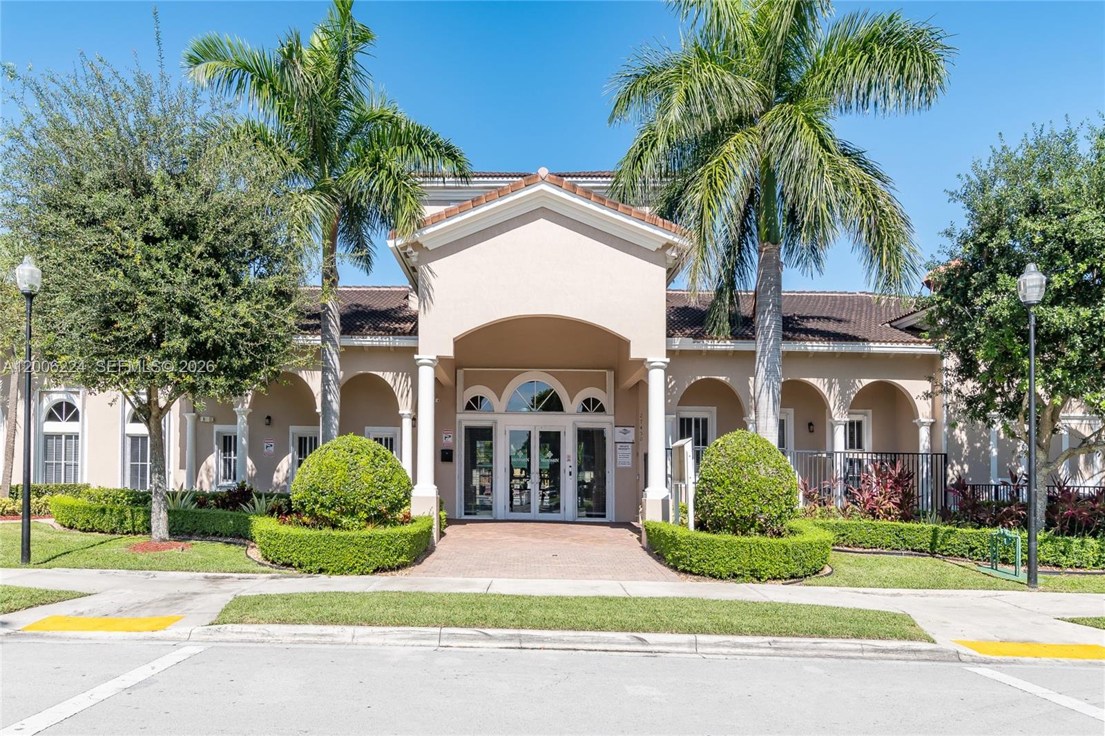 MANDARIN LAKES - Residential