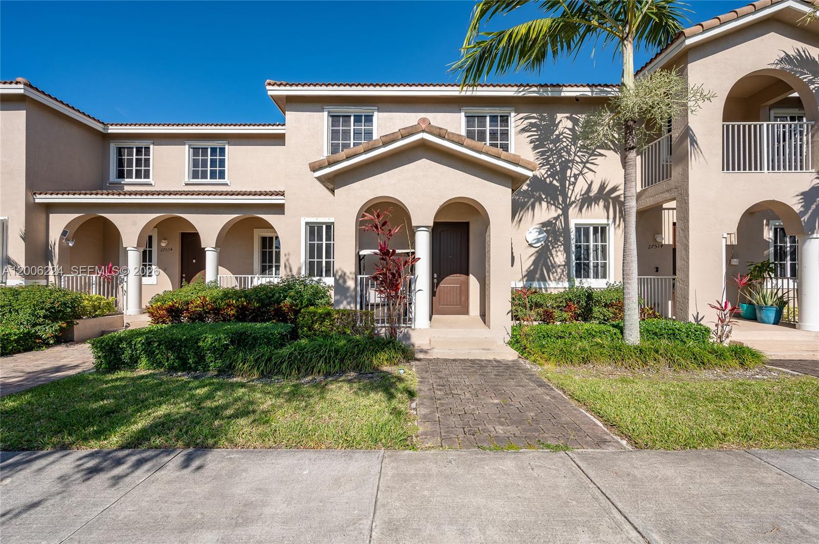 MANDARIN LAKES - Residential