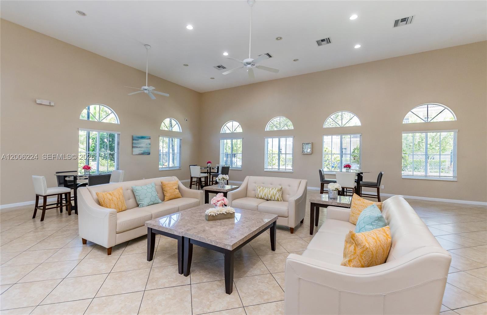 MANDARIN LAKES - Residential
