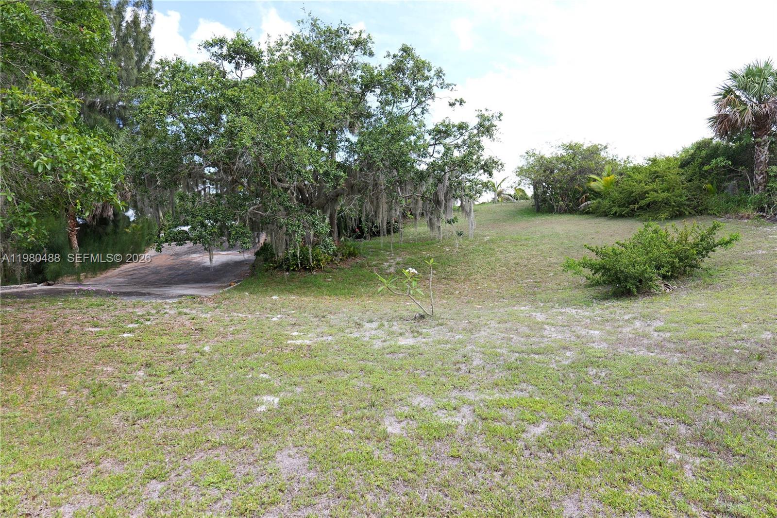 HOBE SOUND - Land