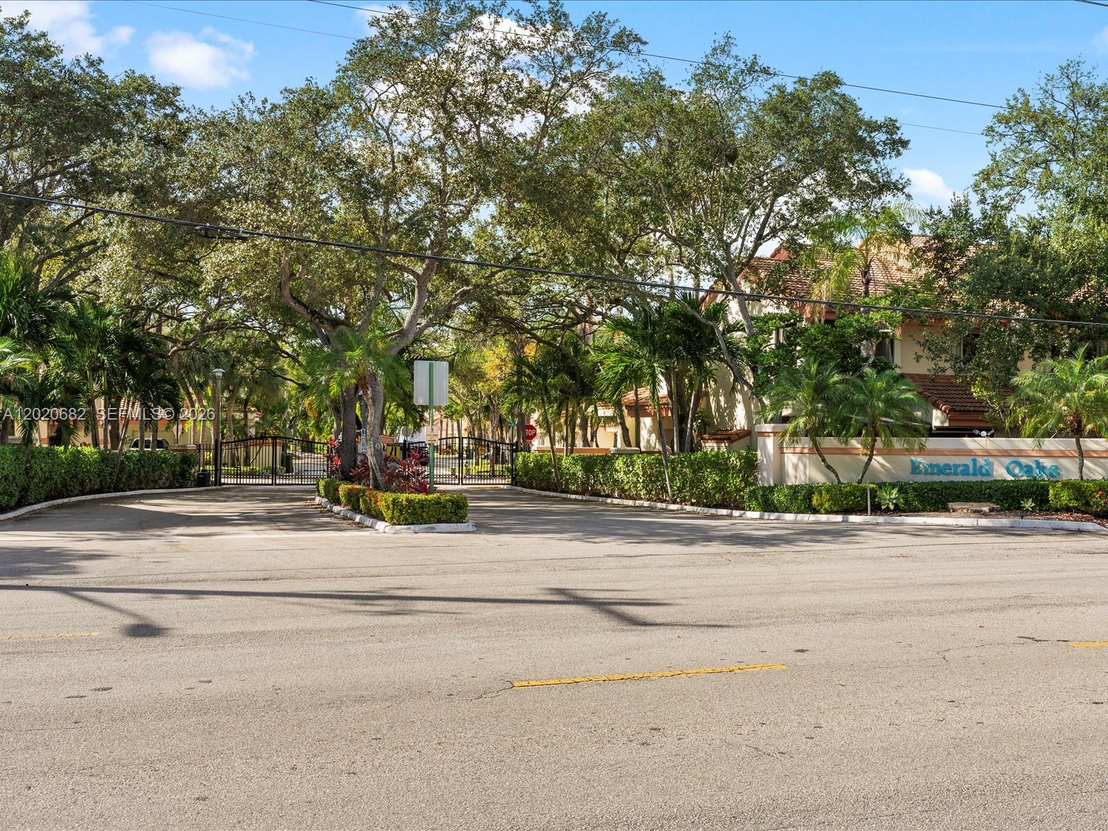 EMERALD OAKS 8 CONDO - Residential