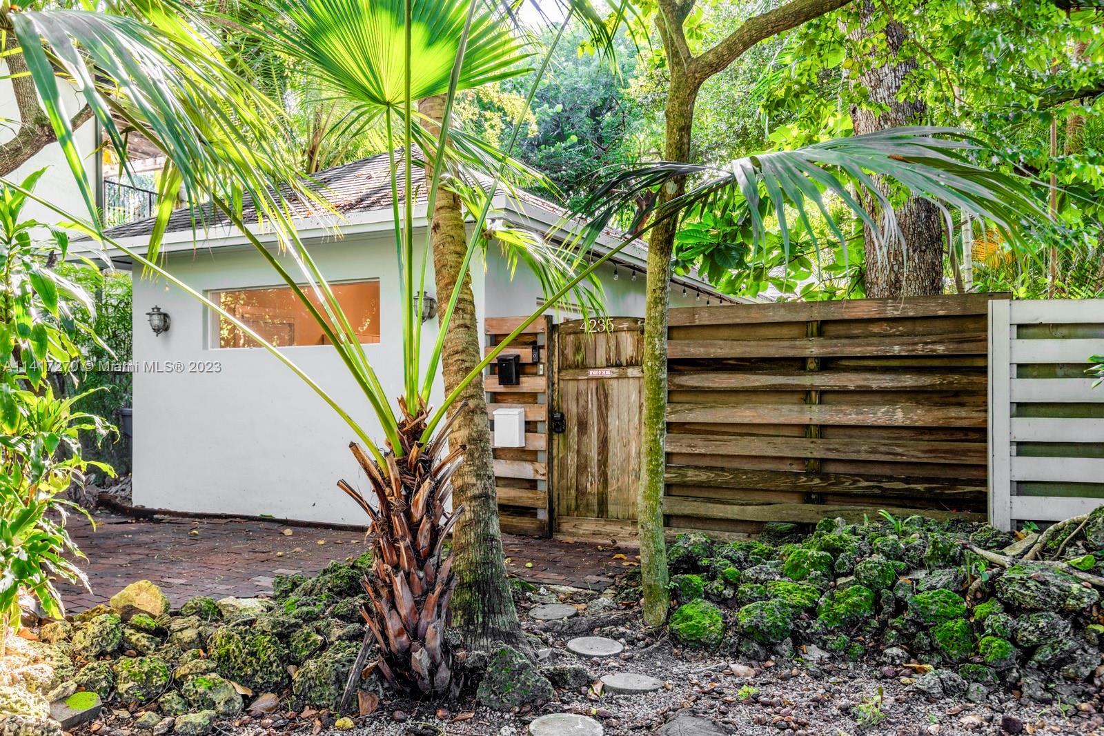 Unique rental on picturesque Lennox Drive in South Coconut Grove. 1BR/1.5BA duplex residence with wood flooring, vaulted wood-beamed ceilings & original fireplace. Lovely renovated kitchen features white wood cabinetry, butcher block countertops and stainless steel appliances. Separate bonus room has potential as an office or storage room. Bedroom with updated ensuite bath. In unit washer/dryer. 2 parking spaces. Walk to the Grove village center’s galleries, boutiques, cafes and bayfront parks & marinas.