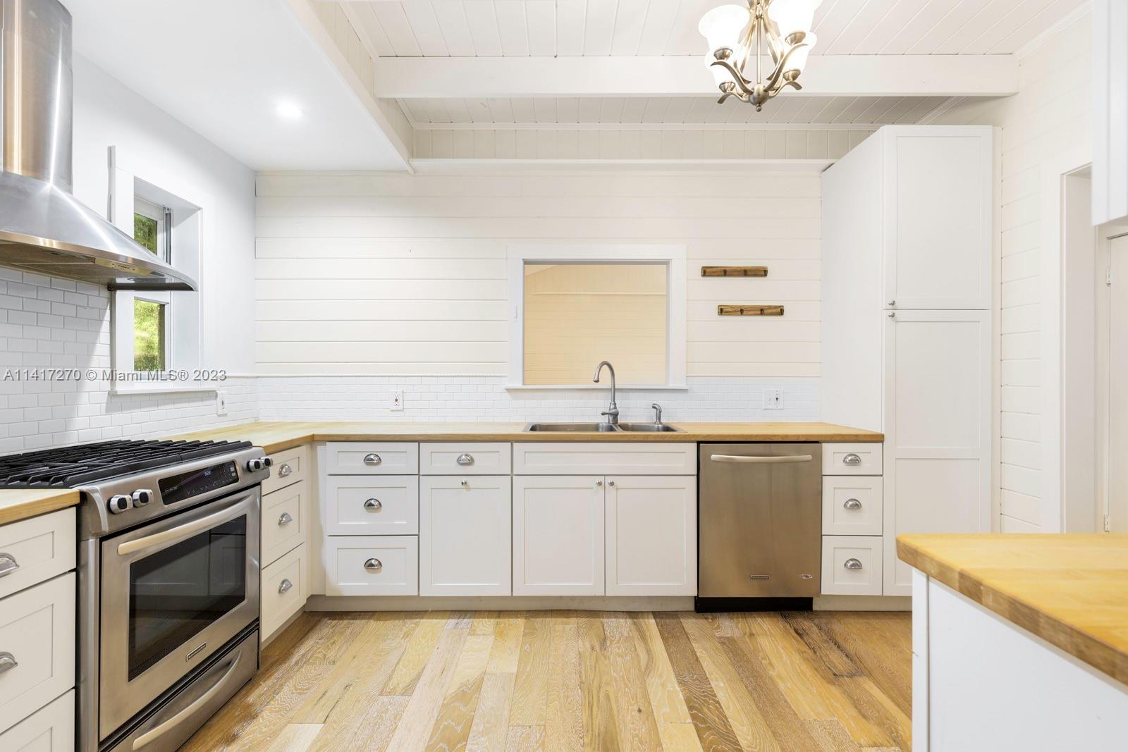 LENNOX PARK - Residential Lease