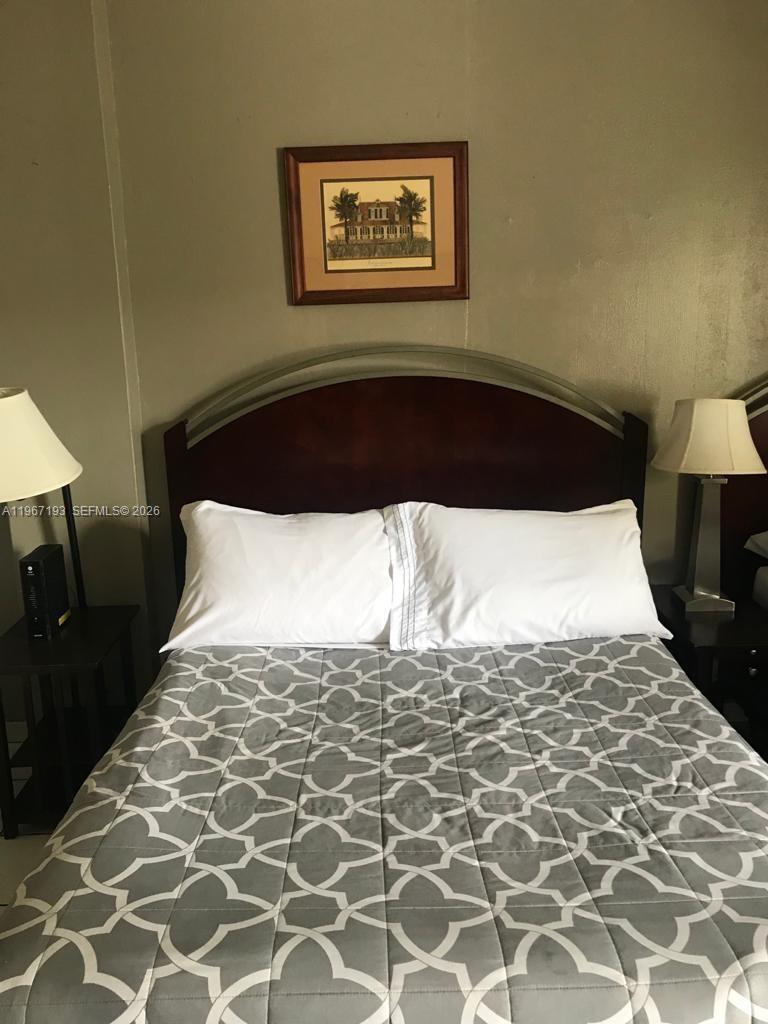 DIPLOMAT GOLF & RACQUET C - Residential