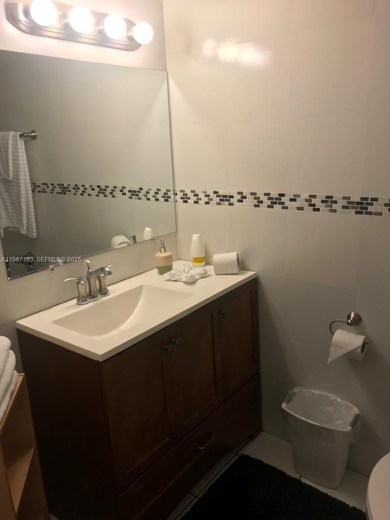 DIPLOMAT GOLF & RACQUET C - Residential