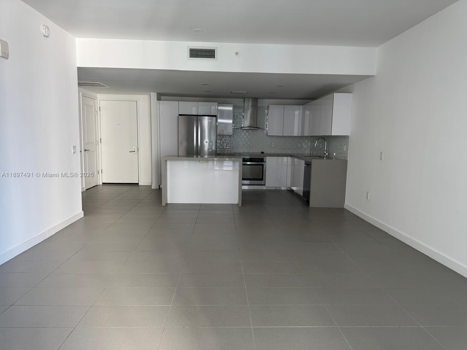 Beautiful 1 bed 1 bath in Canvas. Open contemporary kitchen and bathroom. Tiled throughout. Huge balcony. High impact sliding doors and panoramic windows. Washer/dryer in unit. Amenities: 3 heated pools, sauna, jacuzzi, screening room, state of the art gym, sun deck, racquetball court, party room, treatment room, children's playroom, business center, 24/7 security, self parking, etc. Maintenance includes internet and cable. Pet friendly. Centrally located, close to Wynwood, Design district, Down Town, Midtown, Lincoln Rd, US1 and the beaches.