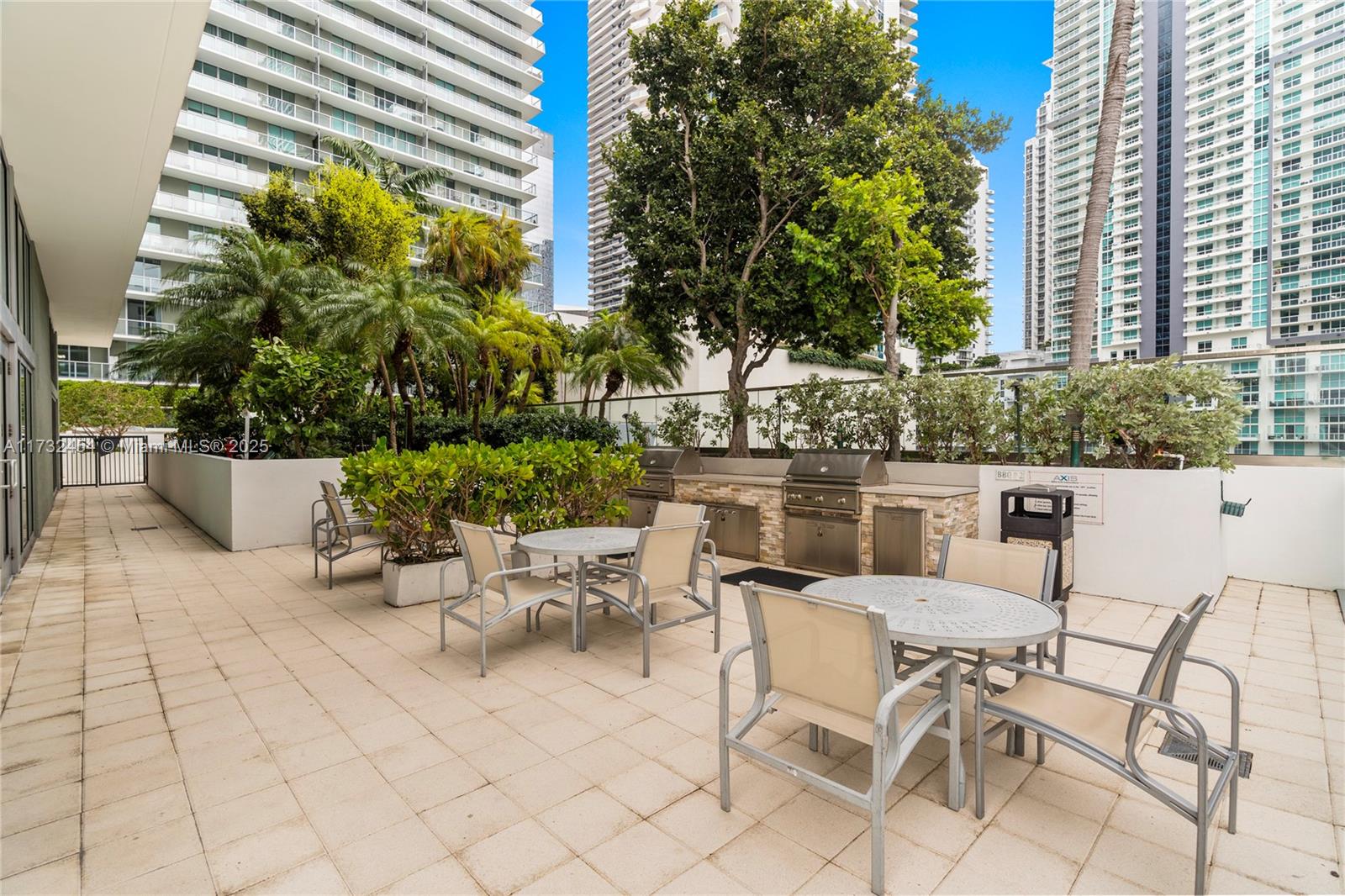 THE AXIS ON BRICKELL COND - Residential