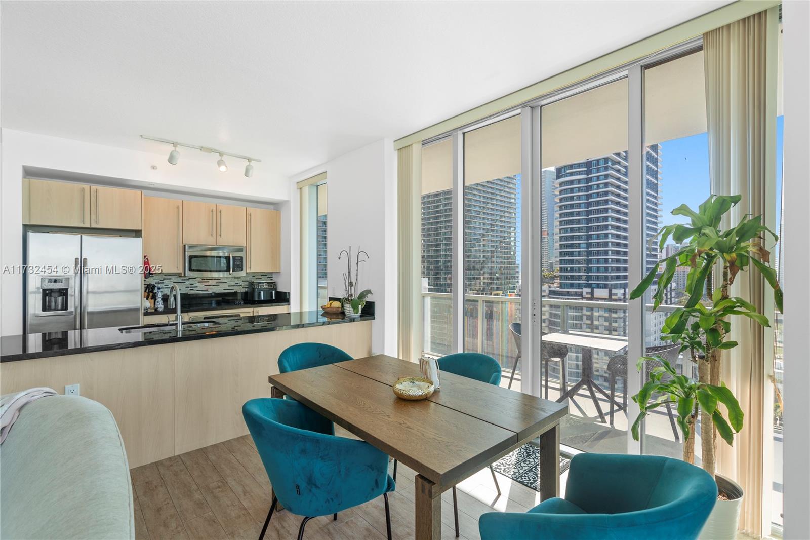 THE AXIS ON BRICKELL COND - Residential