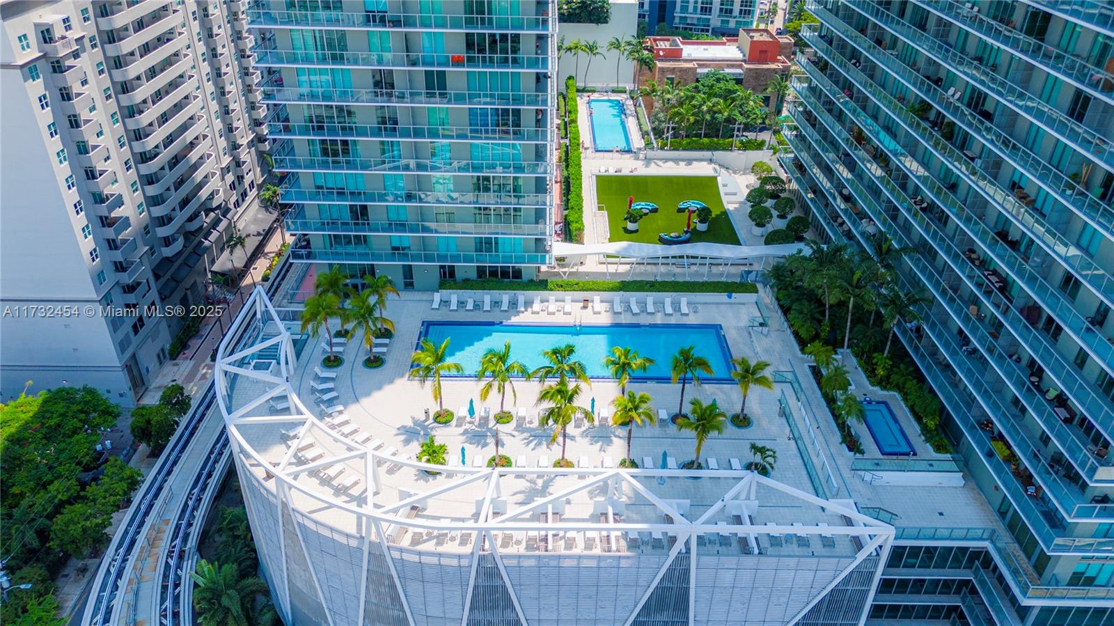 THE AXIS ON BRICKELL COND - Residential