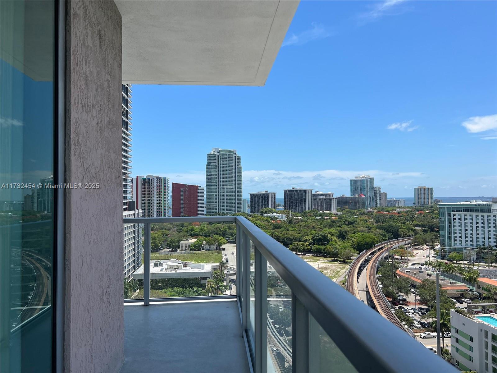 THE AXIS ON BRICKELL COND - Residential