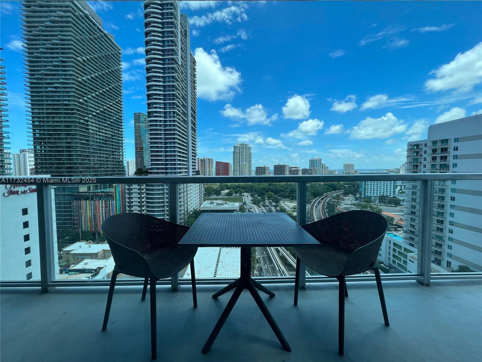 THE AXIS ON BRICKELL COND - Residential