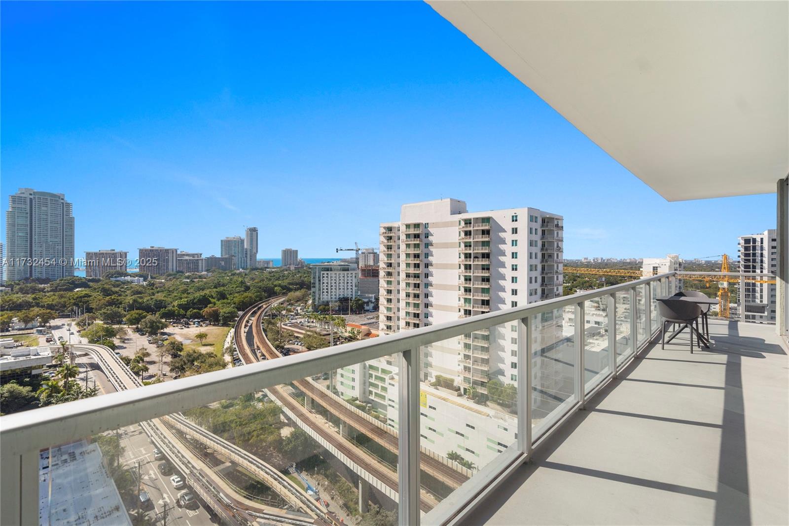 THE AXIS ON BRICKELL COND - Residential