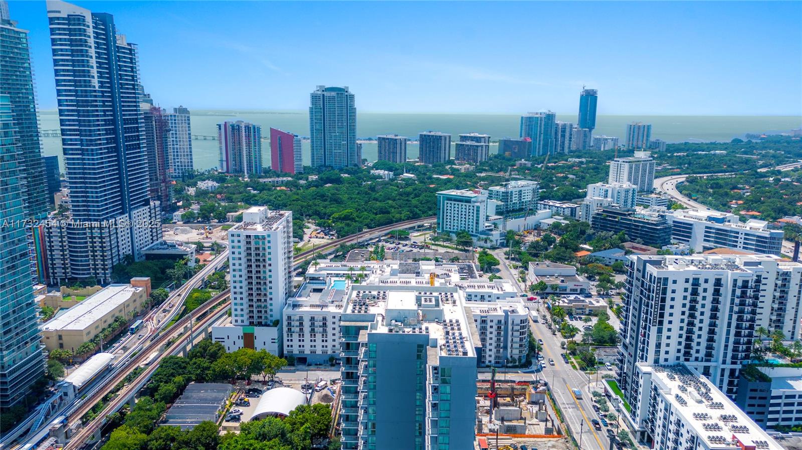 THE AXIS ON BRICKELL COND - Residential