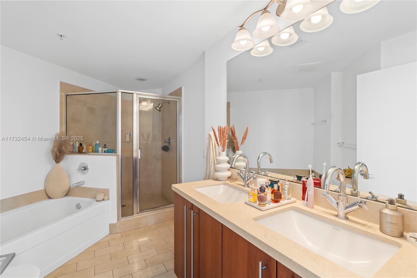 THE AXIS ON BRICKELL COND - Residential
