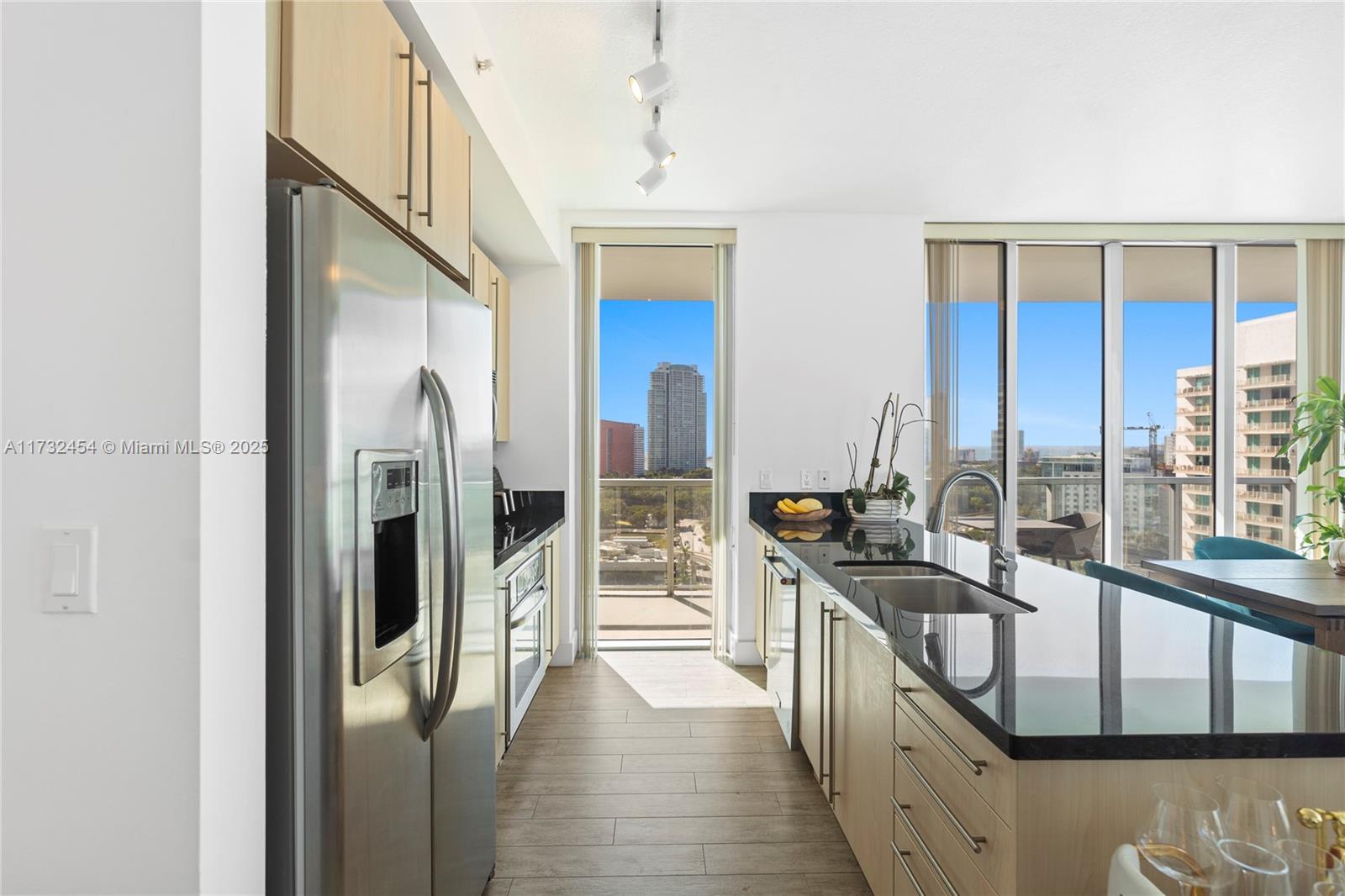 THE AXIS ON BRICKELL COND - Residential