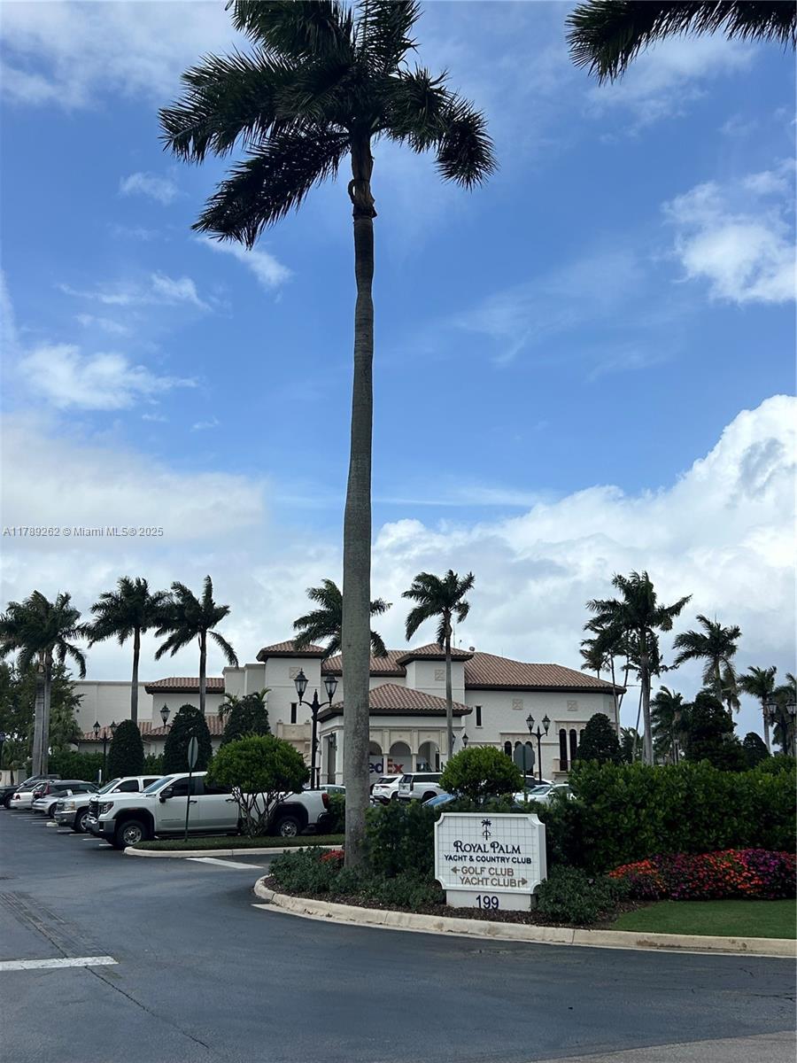 ROYAL PALM YACHT & COUNTR - Residential