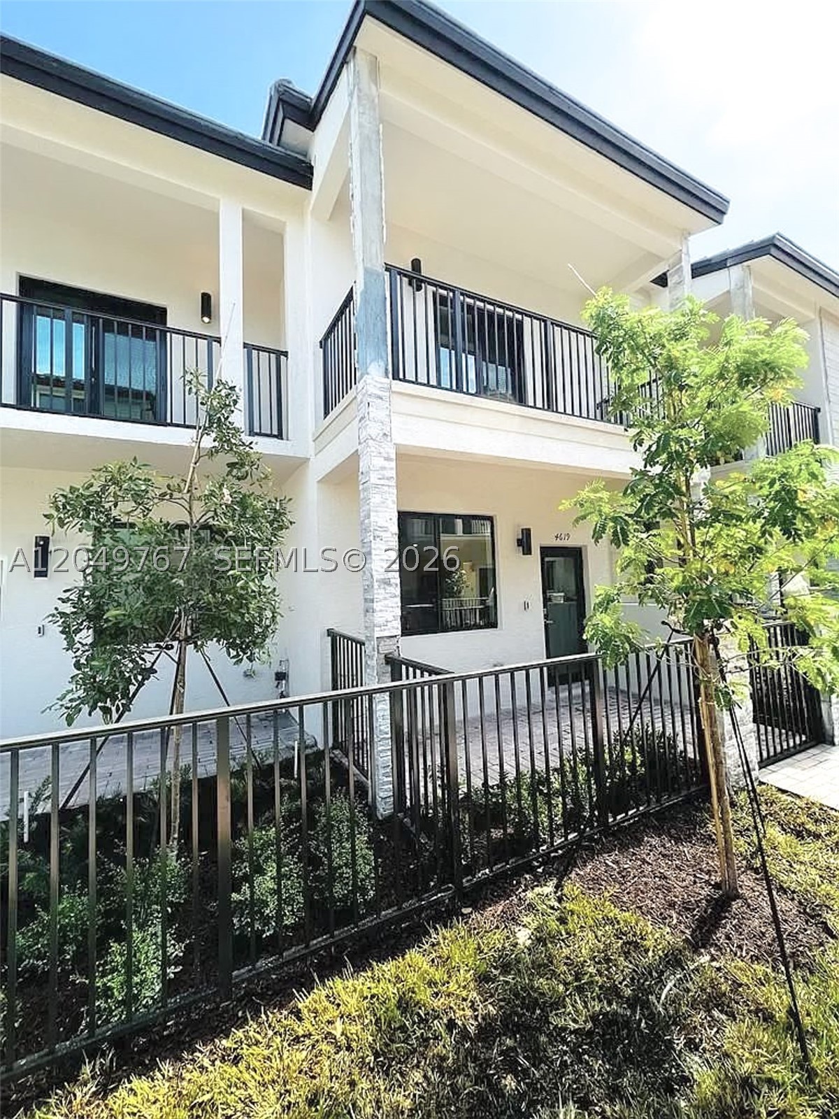 DOWNTOWN DORAL SOUTH PHAS - Residential Lease