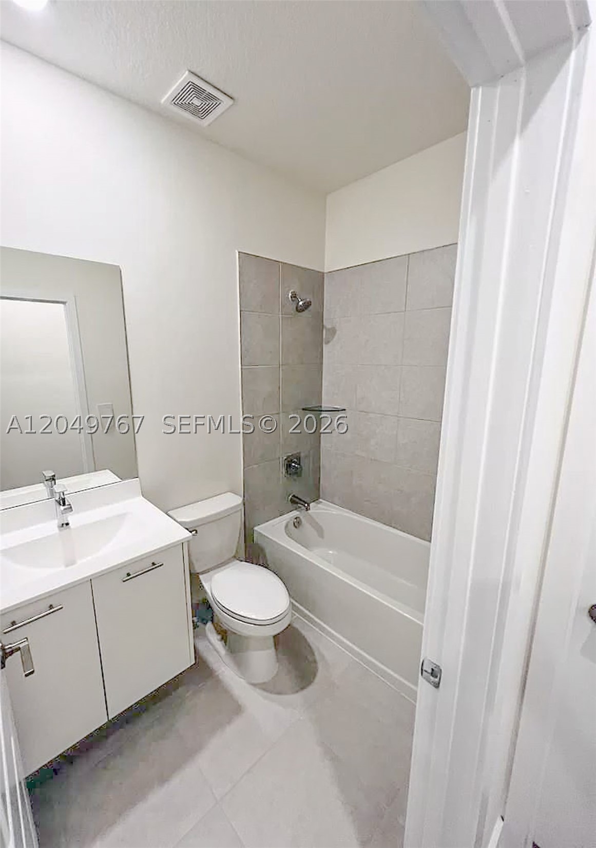 DOWNTOWN DORAL SOUTH PHAS - Residential Lease