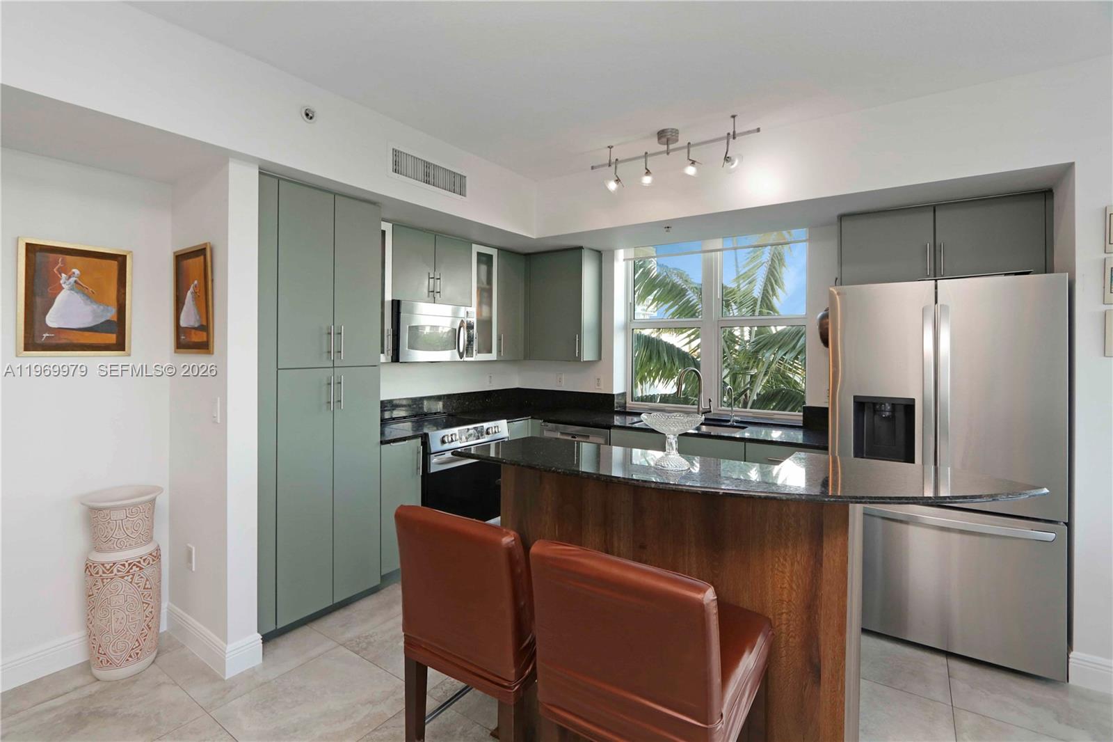 360 CONDO B - Residential