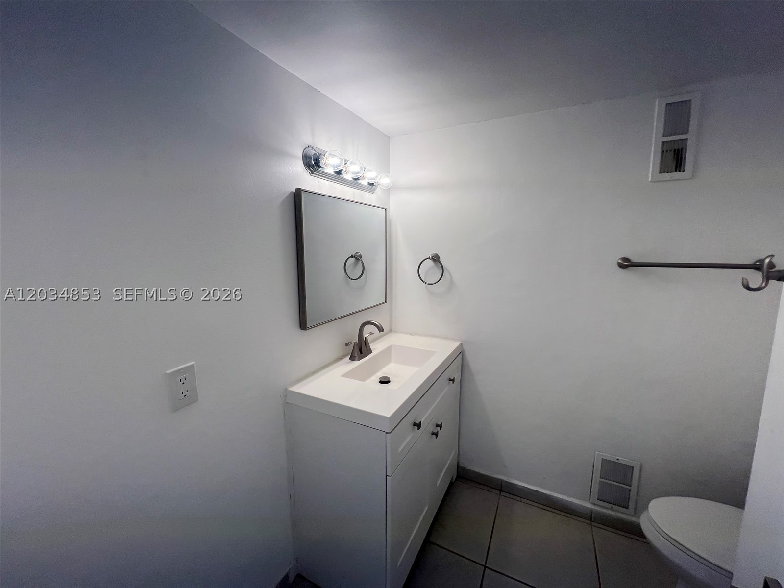 CLINTON CONDO - Residential Lease