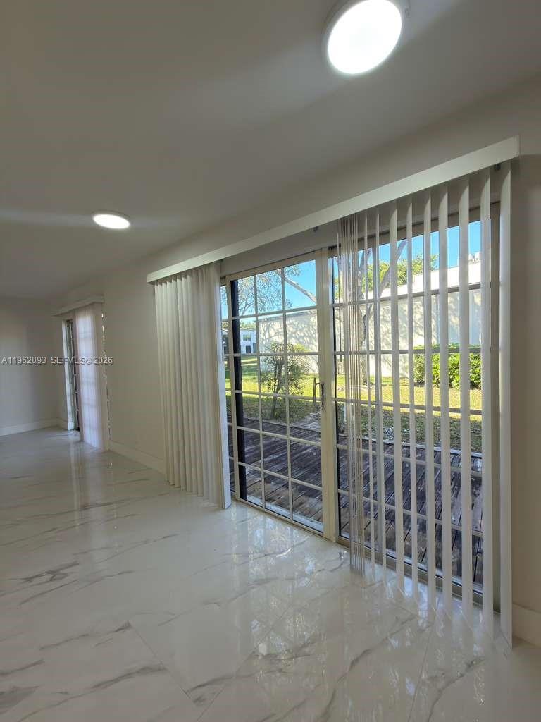TRELLISES 3 CONDO - Residential