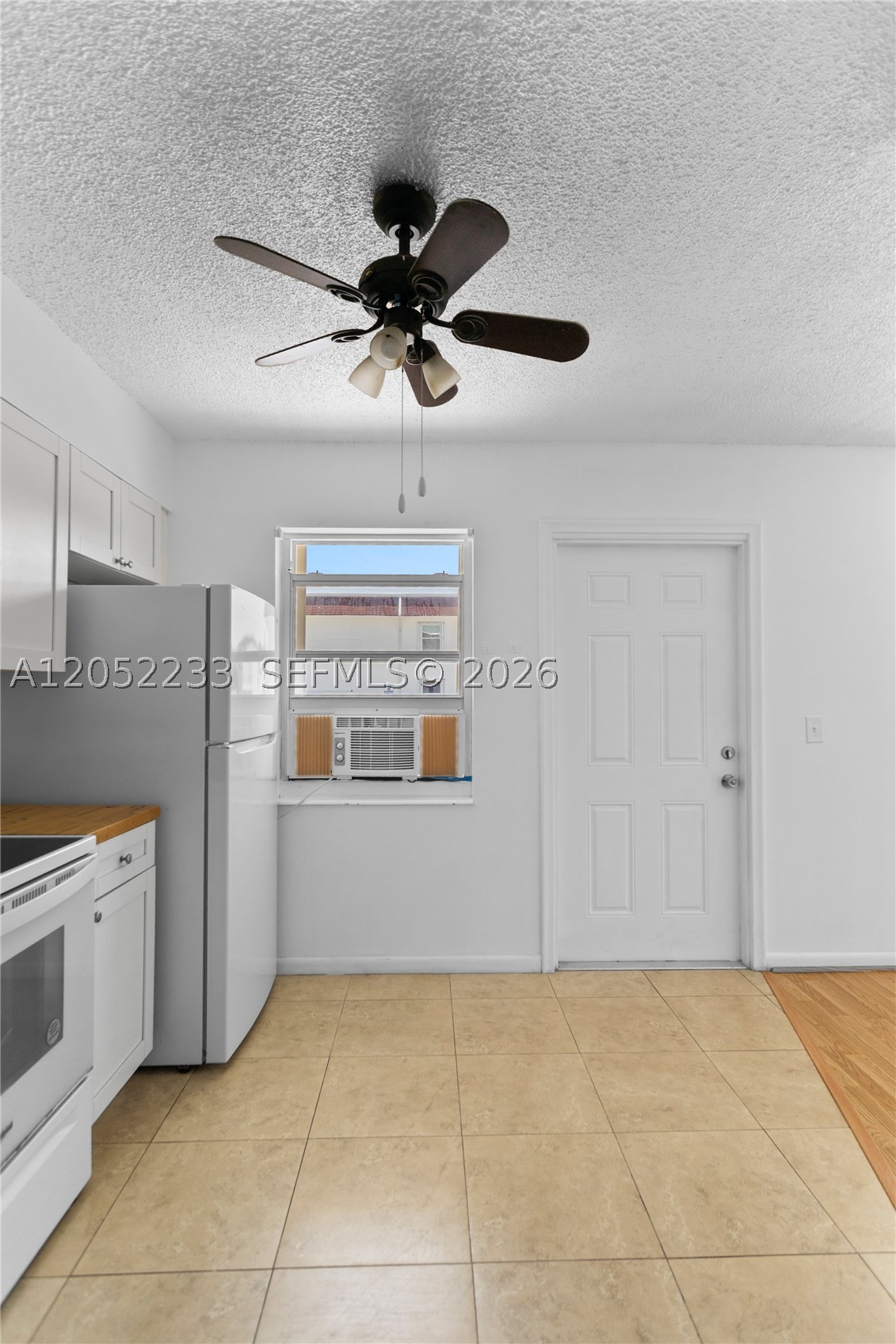 HARBOUR HALL CONDOS - Residential