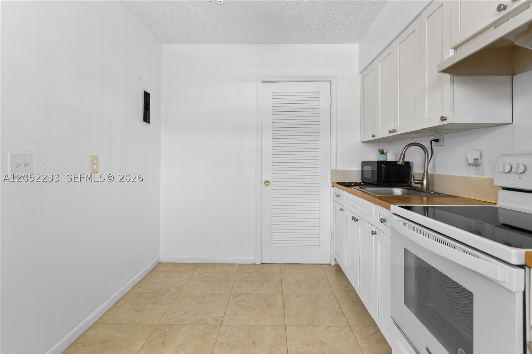 HARBOUR HALL CONDOS - Residential