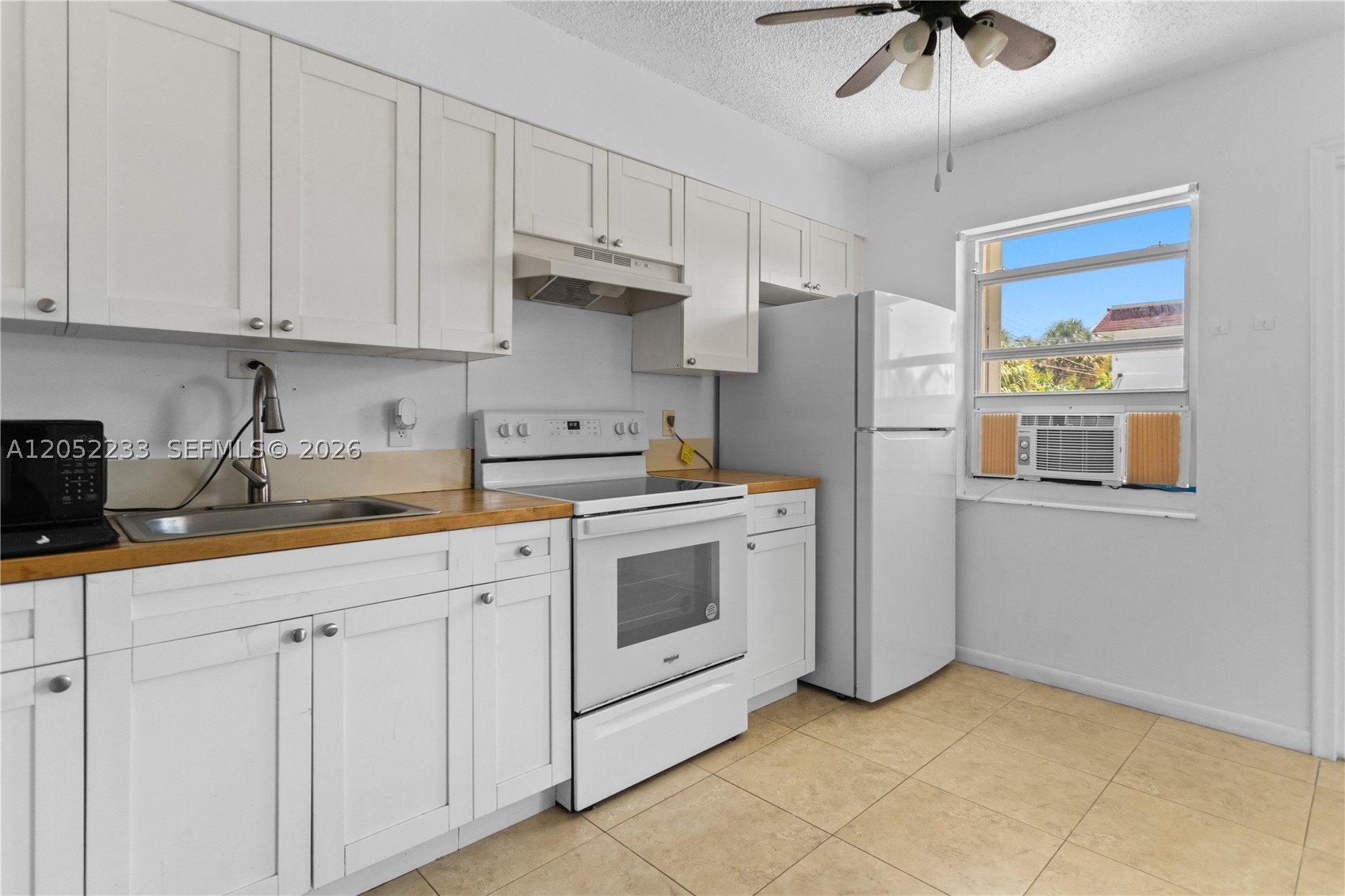 HARBOUR HALL CONDOS - Residential
