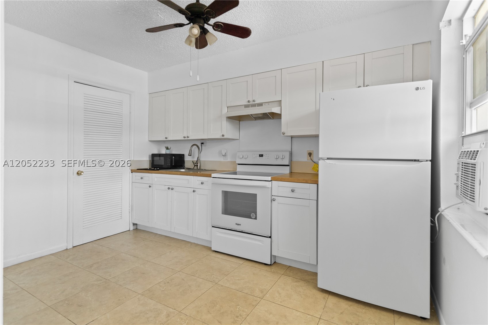 HARBOUR HALL CONDOS - Residential