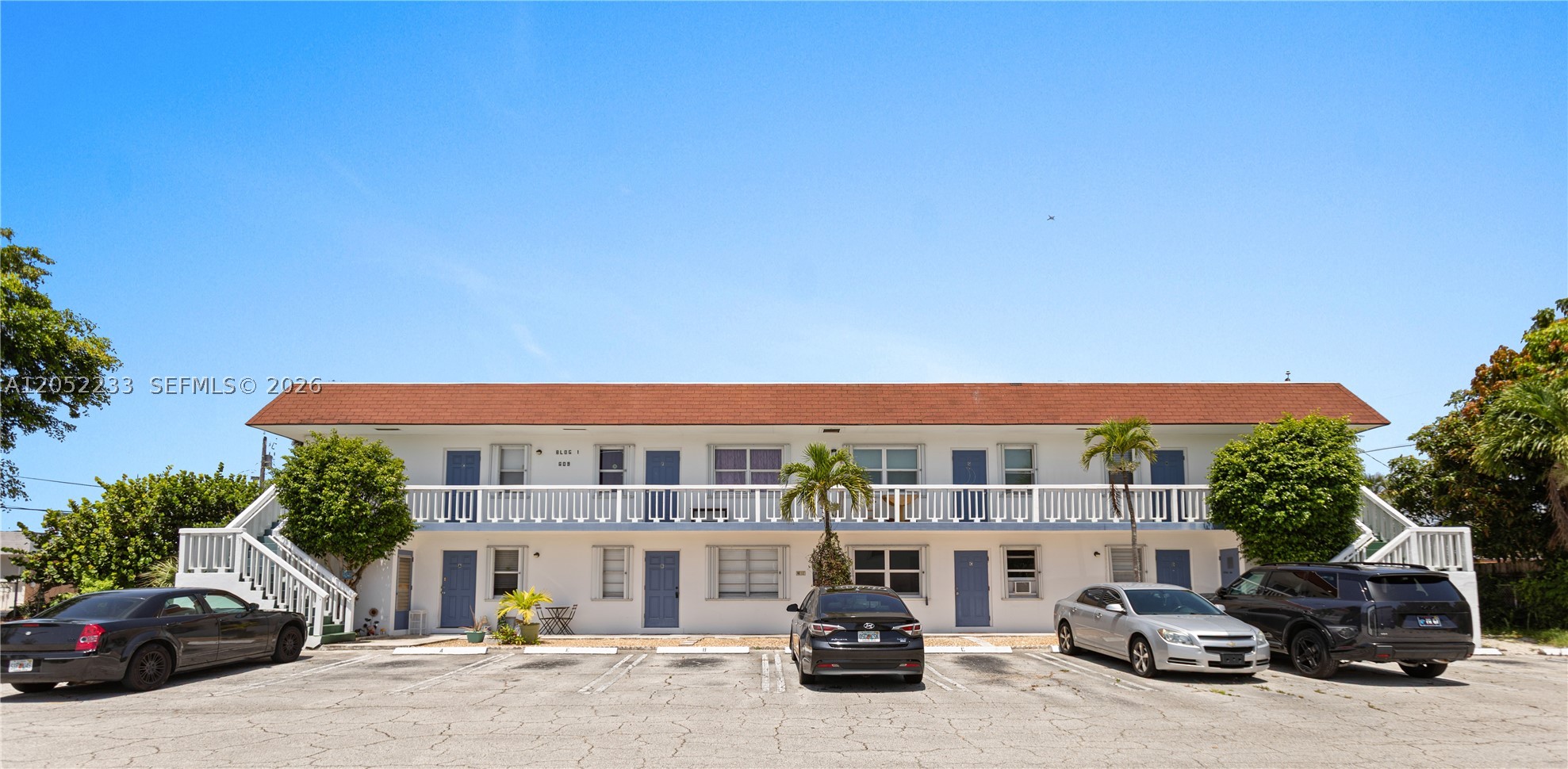 HARBOUR HALL CONDOS - Residential