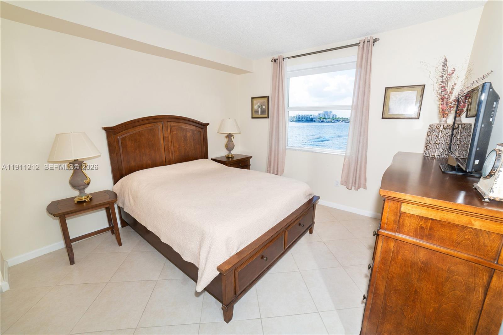 PORTO BELLAGIO CONDO - Residential