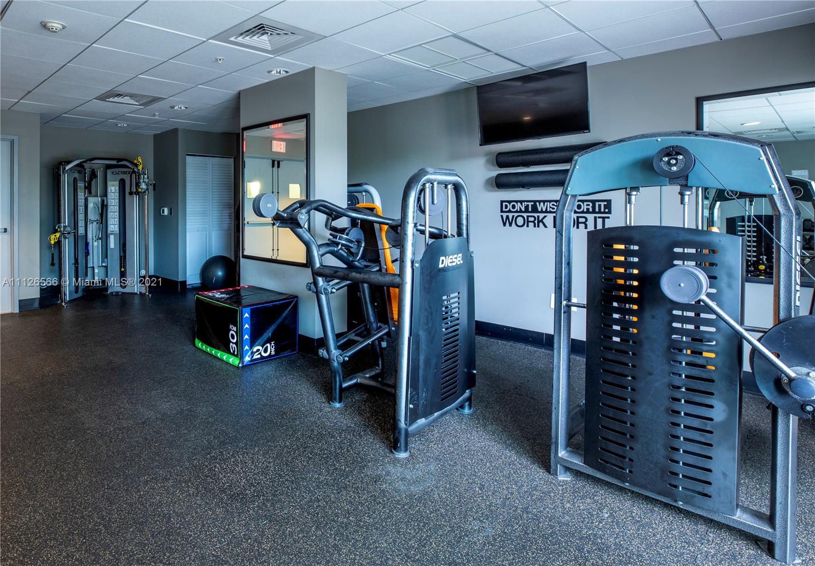 UPTOWN LOFTS CONDO - Residential Lease