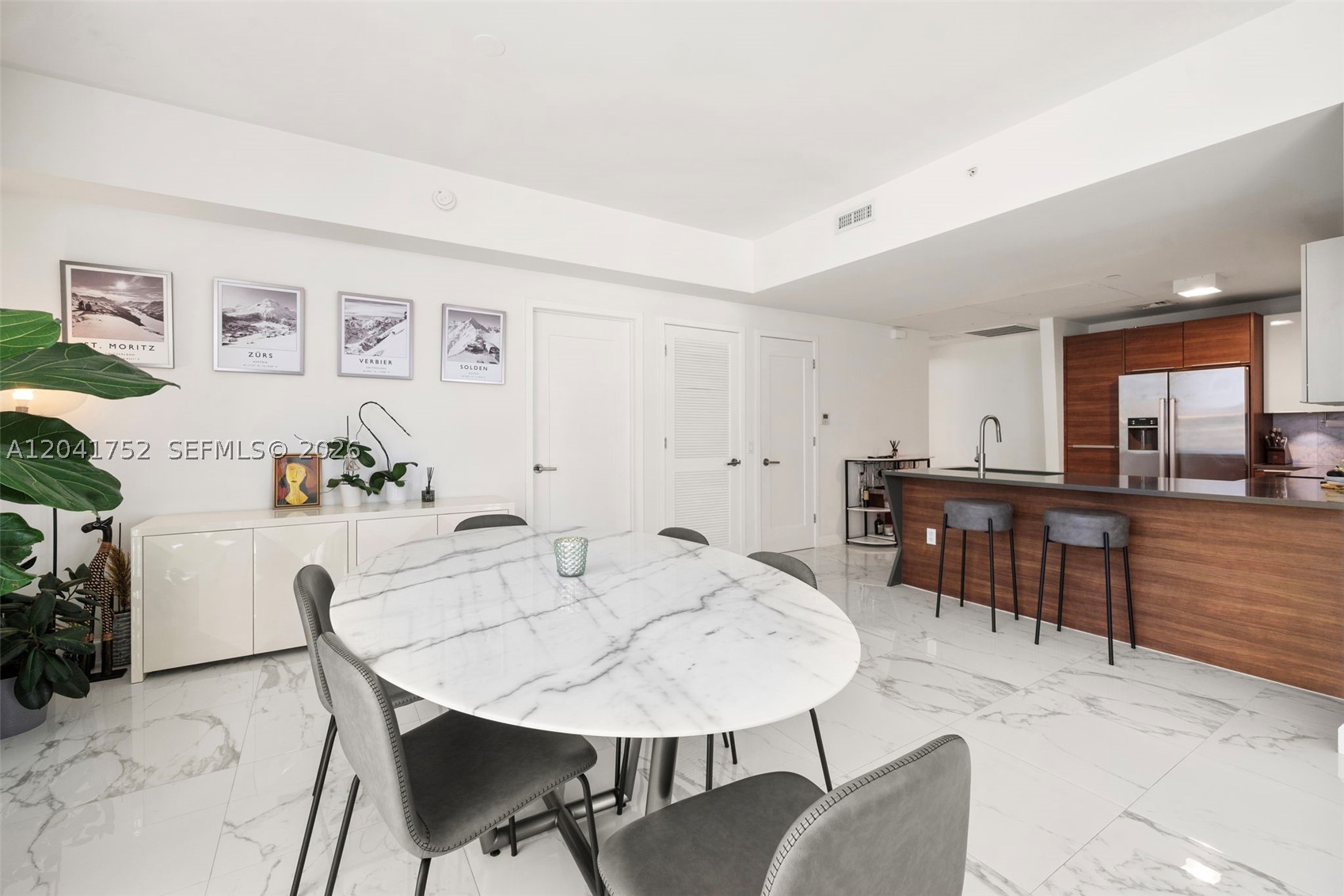 THE CRIMSON CONDO - Residential