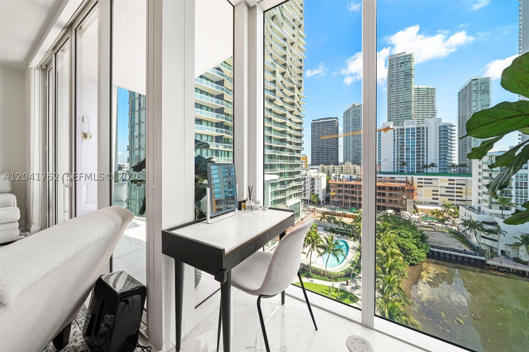 THE CRIMSON CONDO - Residential