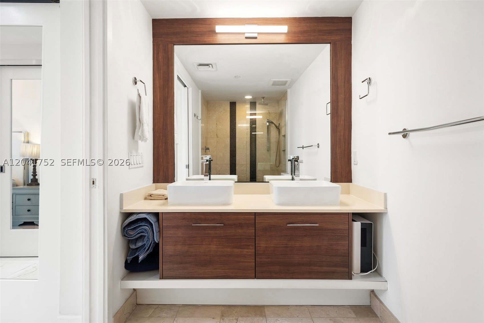 THE CRIMSON CONDO - Residential