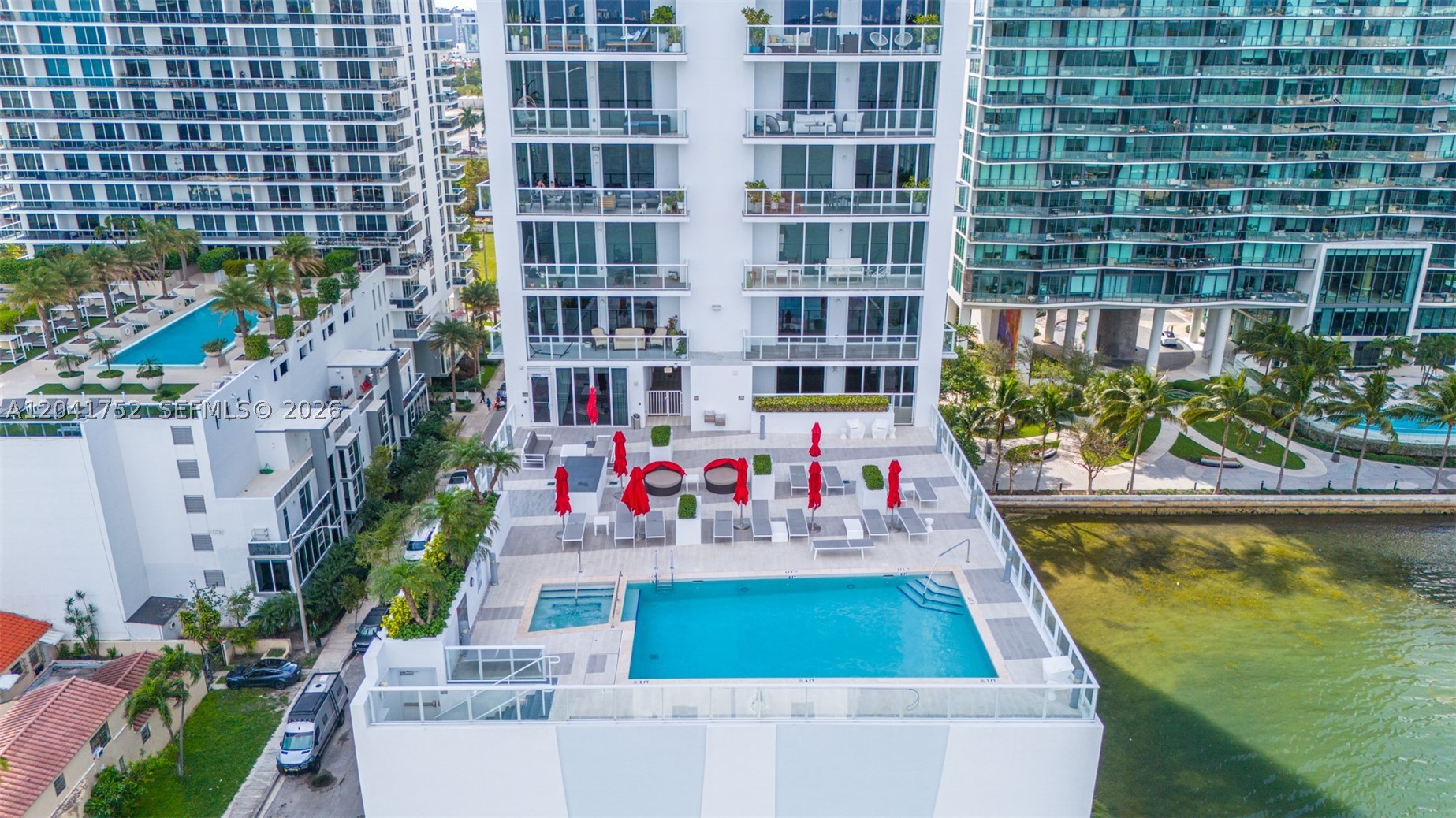 THE CRIMSON CONDO - Residential